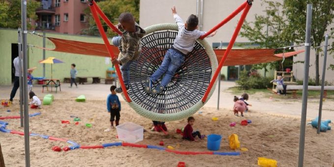 Kitas und Grundschulen: In Mecklenburg-Vorpommern fahren Eltern am längsten