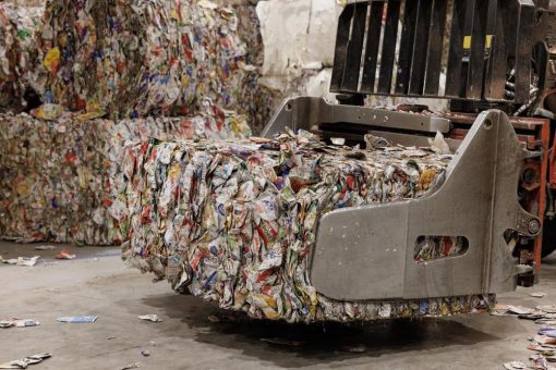 Tetra Pak und Stora Enso unterstützen Betriebsstart für eines der wichtigsten europäischen Recyclingzentren für Getränkekartons