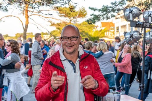 Erstmals auch „for Kids“ in Niendorf: „Tanzen am Meer“ mit DJ René in Timmendorfer Strand und Niendorf/Ostsee