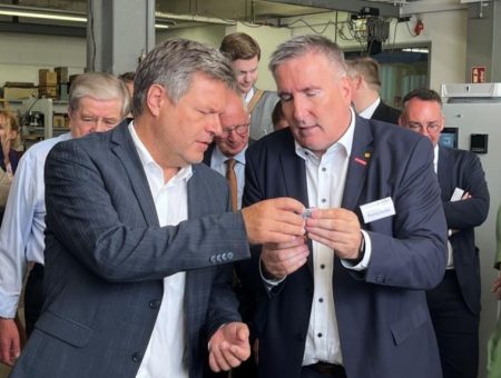 Habeck startet Sommertour beim E-Handwerk