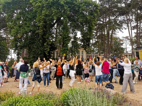 Erstmals auch „for Kids“ in Niendorf: „Tanzen am Meer“ mit DJ René in Timmendorfer Strand und Niendorf/Ostsee