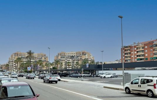 Savills Investment Management erwirbt Supermarktimmobilien in Spanien für deutschen LEH-Spezialfonds