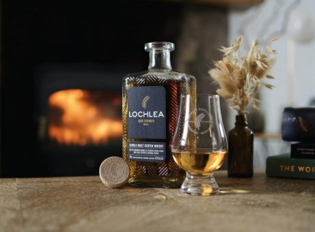 Grain-to-Glass-Destillerie Lochlea bringt ersten Single Malt in Fassstärke auf den Markt