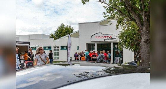 Family-Day: Die Toyota Collection feiert die Toyota Fans und den neuen Land Cruiser