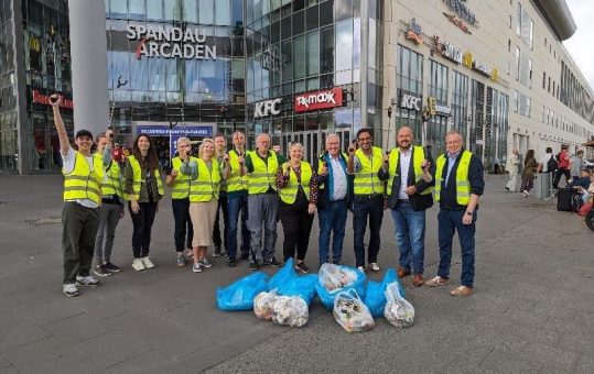 Zwei Stunden, drei Spielplätze, säckeweise Müll ‒ Cleanup der Spandau Arcaden war ein voller Erfolg