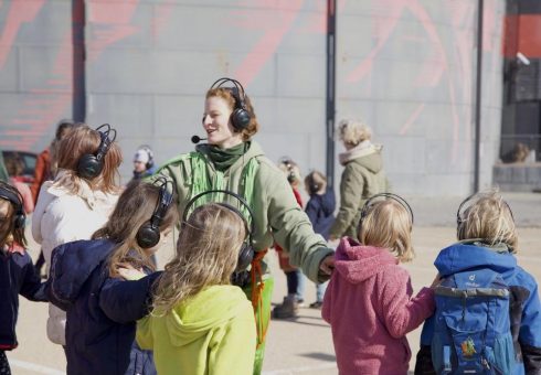 Sa 14. Okt: Ohren sehen (8+) von Lea Moro / explore dance – Tanz für junges Publikum