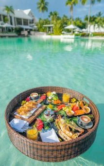 Australiens einziges „Floating Breakfast“: In Port Douglas gibts Frühstück jetzt im Pool