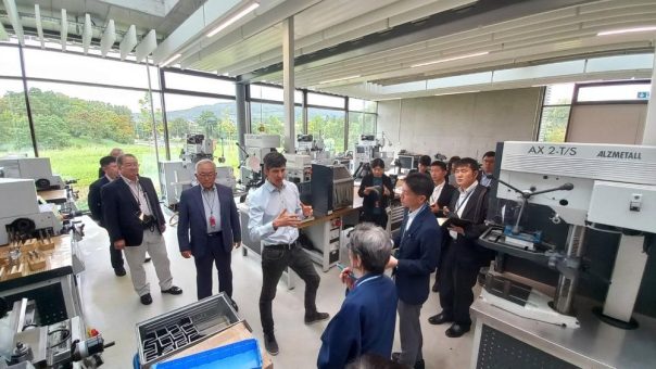 Japanische Delegation besucht IHK-Bildungszentrum und Carl Zeiss AG und informiert sich zu Bildungsthemen