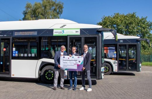 Die RVK nimmt zwei batteriebetriebene Elektrobusse und eine E-Tankstelle in Betrieb