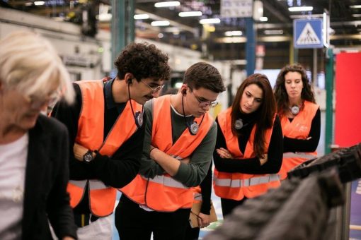 Studenten des LED bringen sich kreativ in die Produktentwicklung bei FPT Industrial ein