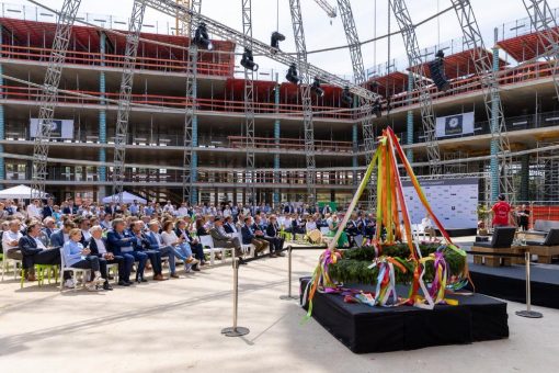 Neues Highlight für EUREF-Campus Düsseldorf: Ehemalige Gasometer-Kuppel ist umgezogen