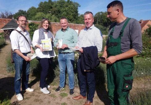 Gartendenkmalpflege zum Mitmachen: Gartenträume-Parkseminar im Schlosspark Krumke und im Gutspark Krevese