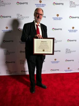 Brandenburg Labs Geschäftsführer und Ilmenauer Professor Karlheinz Brandenburg in Hollywood mit der Digital Signal Processing Medal ausgezeichnet
