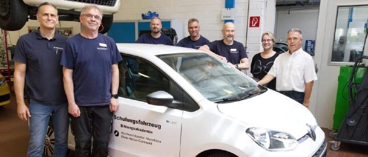 Schulungsfahrzeug in der Bildungsakademie macht Azubis fit in Sachen E-Mobilität