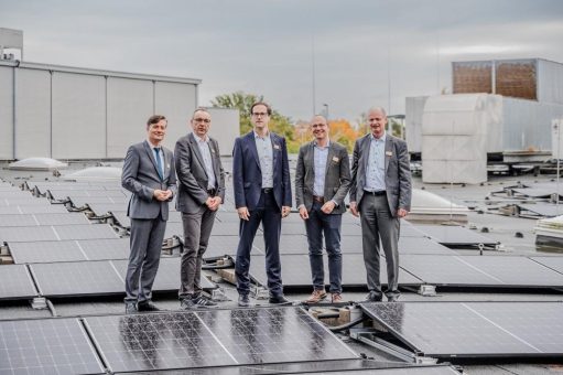 Vorreiter bei der Energiewende: Paunsdorf Center nimmt deutschlandweit größte Photovoltaikanlage auf einem Shopping-Center-Dach in Betrieb