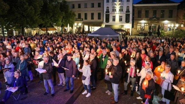 Klingende Lichter der Hoffnung: Aufruf zum gemeinsamen offenen Singen für Frieden im Nahen Osten und in der Ukraine