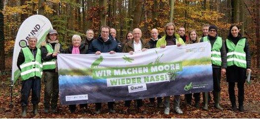 Moorrenaturierung: Umweltminister Krischer besucht BUND-Mitmachprojekt im Dünnwalder Moor