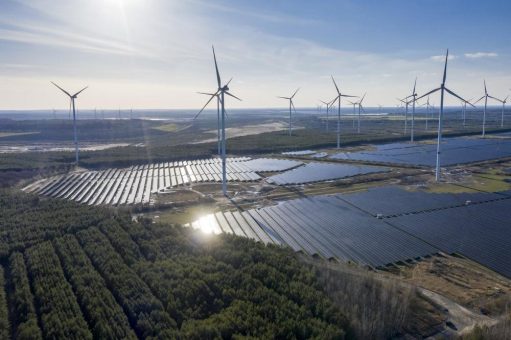 Bundeswirtschafts- und Klimaschutzminister Robert Habeck besichtigt den Energiepark Lausitz