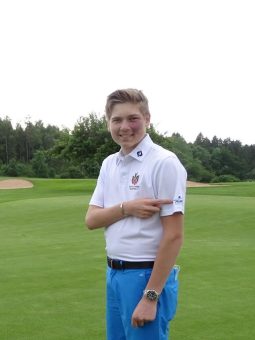 Gebäudereinigung Kieffer sponsort Jugendmannschaft des Golf-Club Hochstatt