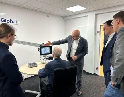 Innovation und Zukunftstechnologien im Fokus: Ausschuss zu Gast bei der 3D Global GmbH