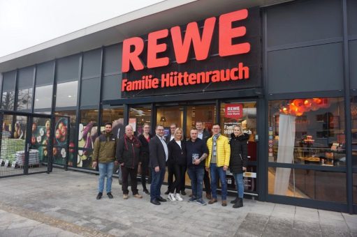 REWE Familie Hüttenrauch feiert Wiedereröffnung