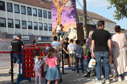 Kunterbunter Kindersonntag begeistert Klein und Groß