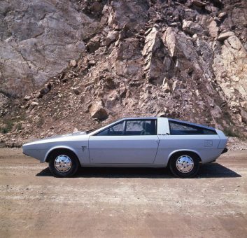 Hyundai und Designer-Legende Giorgetto Giugiaro legen Pony Coupé Concept von 1974 neu auf