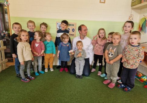 Dachdecker spenden Pixi-Bücher zum Vorlesetag