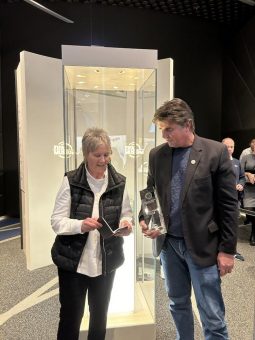 Tina Theune im FIFA Museum Zürich als deutsche Fussballbotschafterin 2023 ausgezeichnet