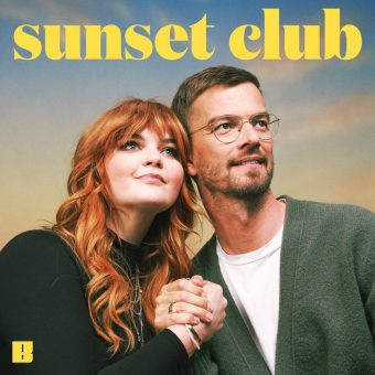 Joko Winterscheidt und Sophie Passmann eröffnen den exklusivsten Podcast-Club der Welt – der neue Studio Bummens Podcast „Sunset Club“ ab 18. Mai 2023