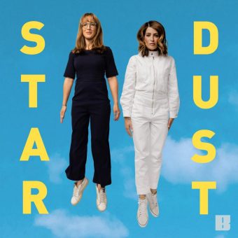 „Stardust“: Linda Zervakis und Insa Thiele-Eich tauchen gemeinsam mit Studio Bummens in das Podcast-Universum ein