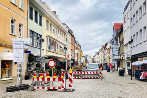 Stadtwerke Schweinfurt erweitern klimafreundliches Fernwärmenetz in der Rückertstraße