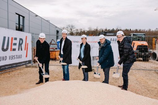 Neuer Standort von BAUER Elektroanlagen in Göppingen: Spatenstich mit Erster Bürgermeisterin Almut Cobet und Geschäftsführer Franz Bauer