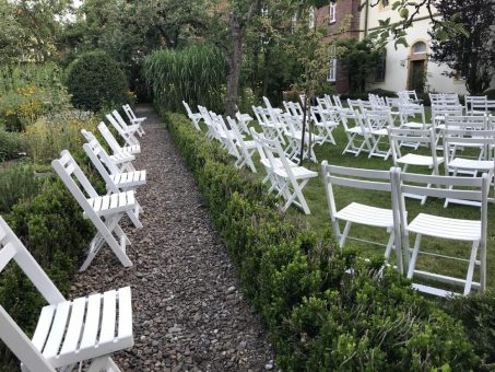 Klappstühle auf Hochzeiten