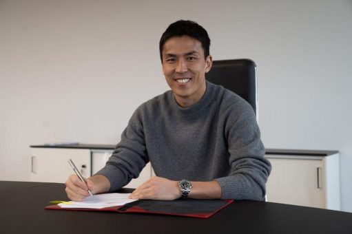 Makoto Hasebe setzt aktive Karriere fort