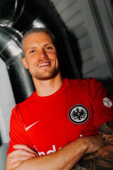 Philipp Max wird ein Adlerträger