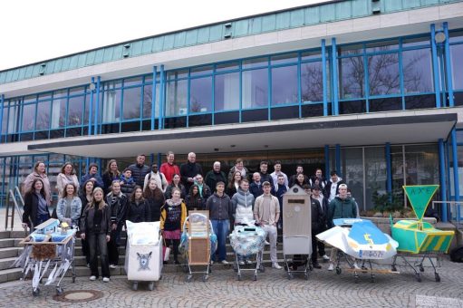 Junge Talente wagen Neues: Azubis von Schnellecke Logistics beim Kunstprojekt „Werk-Stadt-Schloss“ in Wolfsburg