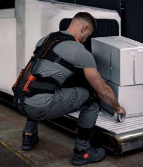 HUNIC präsentiert modernste Exoskelett-Technologie auf der LogiMAT 2024