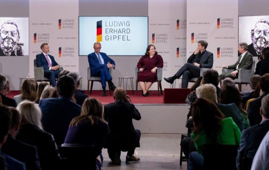 Ludwig-Erhard-Gipfel stärkt Live-Journalismus: Newsroom, Interview-Arena und Livestream
