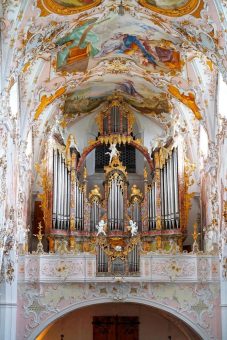 „Orgel-Schwestern“: Roland Götz an den Barockorgeln in Rottenbuch und Irsee