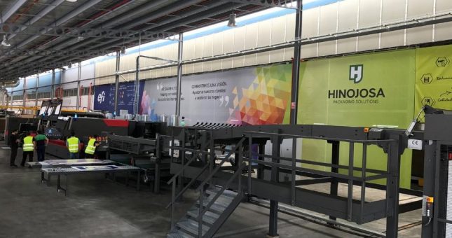 Hinojosa steigt mit seiner LED-Inkjetdruckmaschine EFI Nozomi C18000 erfolgreich in die Produktion von hochwertigen Verpackungen im Mehrschichtbetrieb ein