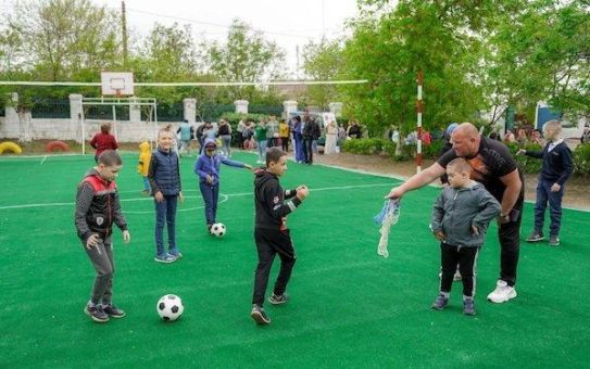 Ein Fußballplatz im ukrainischen Mykolaiv für Kinder mit geistigen Behinderungen