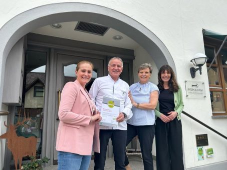 Das Romantik Hotel | Restaurant Hirsch in Sonnenbühl-Erpfingen wurde erneut als „Qualitätsgastgeber Wanderbares Deutschland“ rezertifiziert