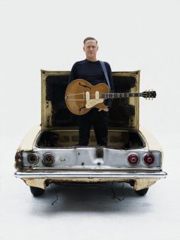 Bryan Adams verschiebt Tour auf das Jahresende