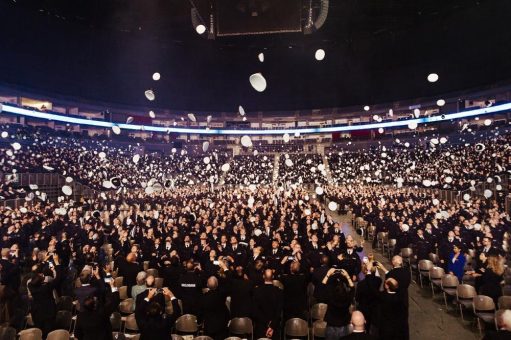 2.750 Polizeibeamte in LANXESS arena vereidigt