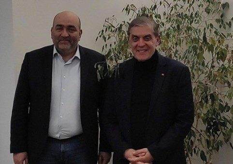 Gespräch von Romani Rose, Vorsitzender des Zentralrats Deutscher Sinti und Roma, mit Omid Nouripour, Bundesvorsitzender von BÜNDNIS 90/DIE GRÜNEN