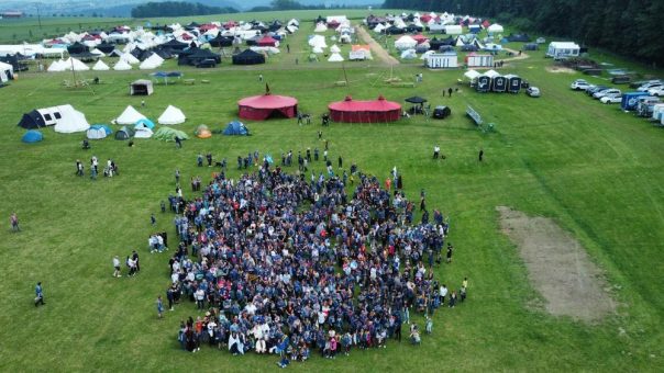 Freundschaftslager der Christlichen Pfadfinder der Adventjugend mit fast 1.300 Teilnehmenden in Halvesdorf bei Hameln