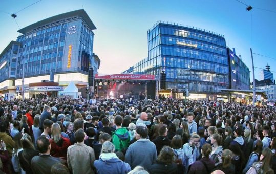 Frida Gold rockt den Kesselbrink