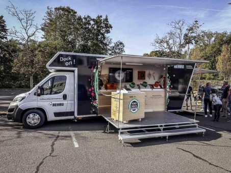 REHAU kommt zum Kunden: Der Showtruck AWADOCK tourt durch Deutschland