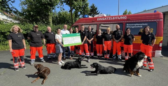 Rettungshundestaffel Rhein-Lahn-Taunus freut sich über Spendenscheck der Süwag